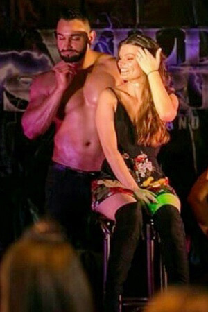 live artists model for hens events in auckland with the bride balancing on his knee near henderson