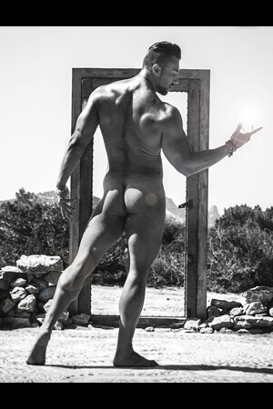 mobile nude art model for hens nights posing outdoors in christchurch